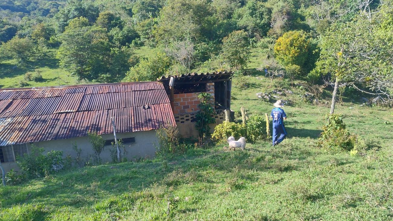 Los techos de la casa y el potrero